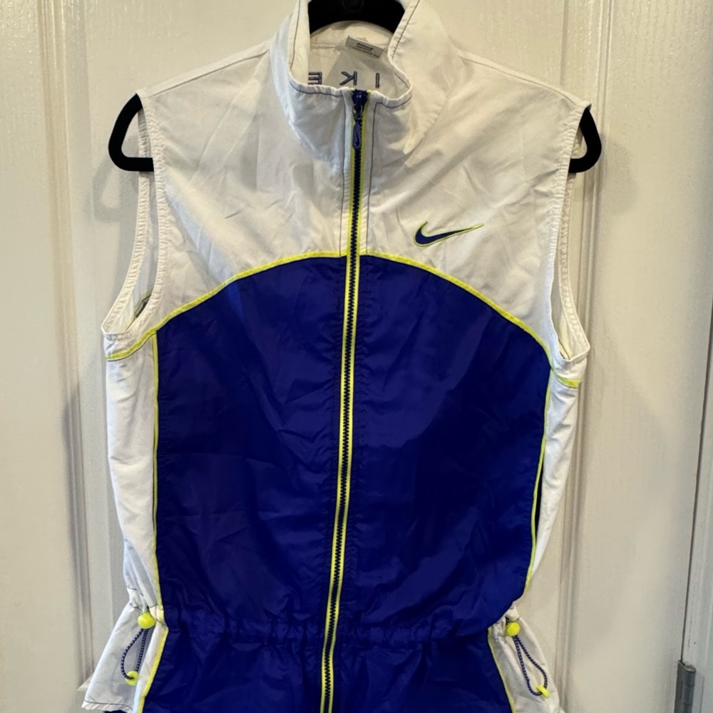 Nike White and Red Tag